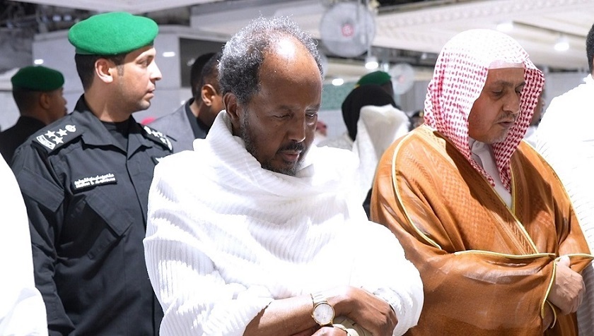 Madaxweynaha oo ku cumreysanaya Masjidka Xaramka ee Makka.jpg